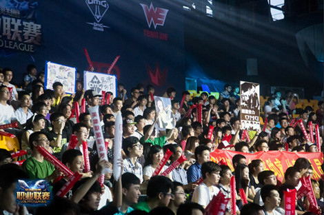 快速抓取！ Top Esports 超级话题粉丝：抓捕兄弟和教练红米尊重并祝福 Tian 抓取剪辑